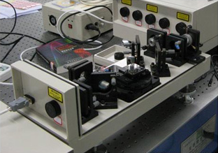 光参量宽调谐激光系统